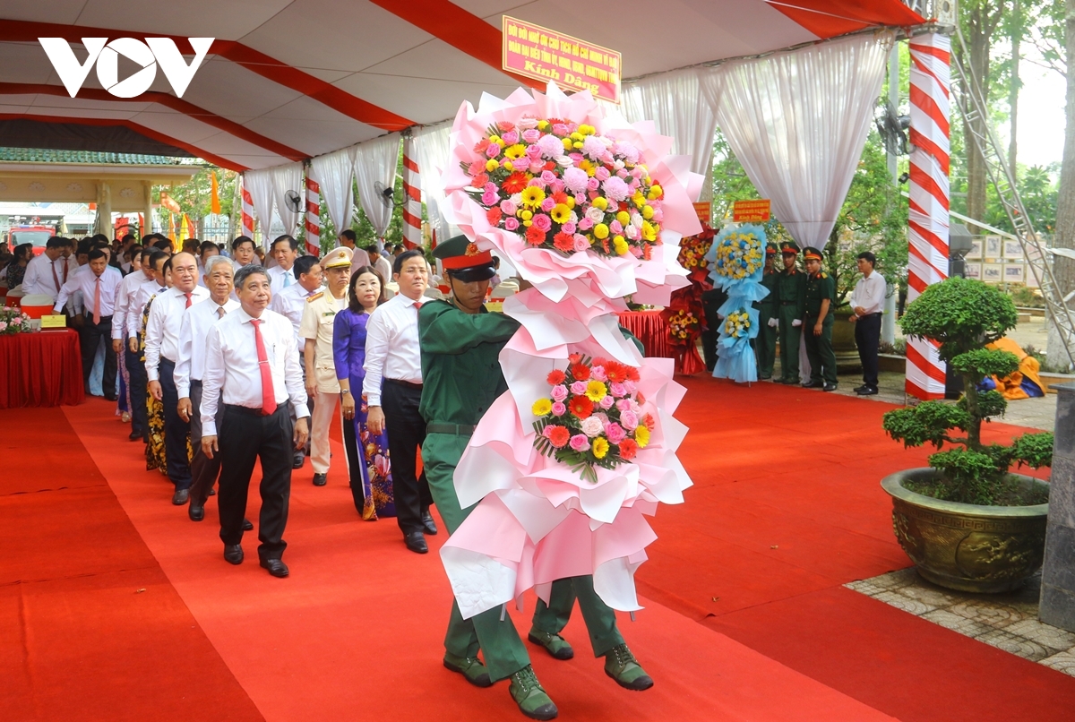 hậu giang tổ chức lễ báo công, dâng hoa viếng bác hình ảnh 1 hau giang to chuc le bao cong, dang hoa vieng bac hinh anh 1
