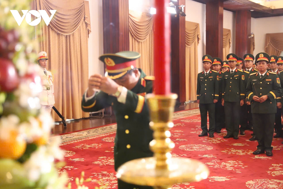 lễ viếng nguyên chủ tịch nước trần Đức lương tại thành phố hồ chí minh hình ảnh 10 le vieng nguyen chu tich nuoc tran Duc luong tai thanh pho ho chi minh hinh anh 10