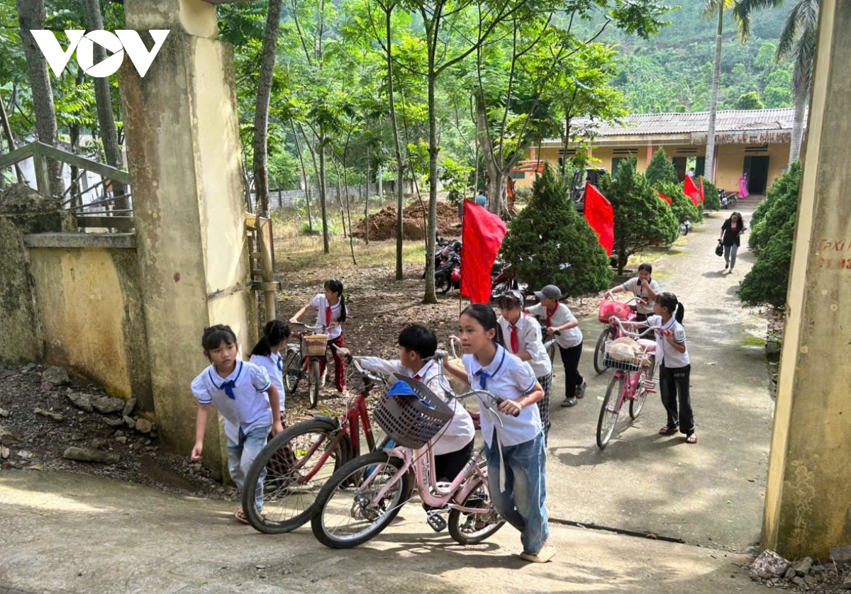 khởi công điểm trường Đá Đỏ - viên gạch đầu tiên trong đề án tuổi trẻ và tương lai hình ảnh 5 khoi cong diem truong Da Do - vien gach dau tien trong de an tuoi tre va tuong lai hinh anh 5