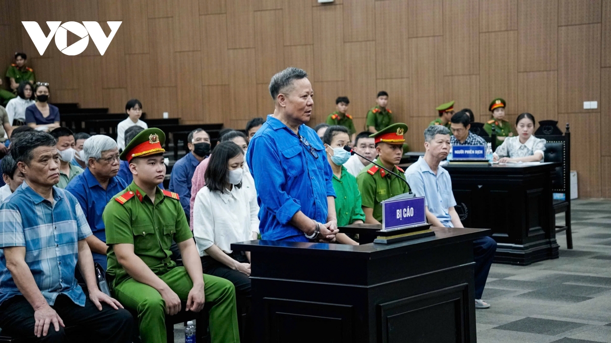 Chủ tịch công ty Thái Dương Đoàn Văn Huấn khai: "Bị cáo đang làm thì bị bắt"