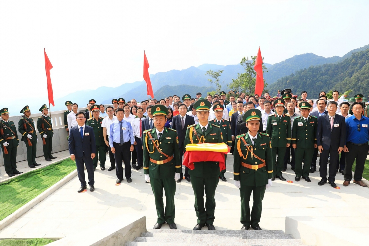 le thuong co va gan bien cong trinh cot co a pa chai hinh anh 2