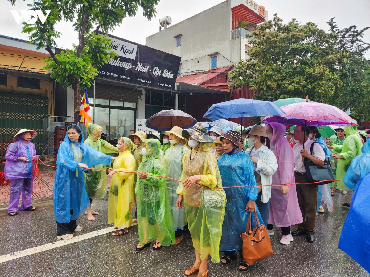 Doi mua don xa loi Duc phat tai chua phuc son, bac giang hinh anh 9