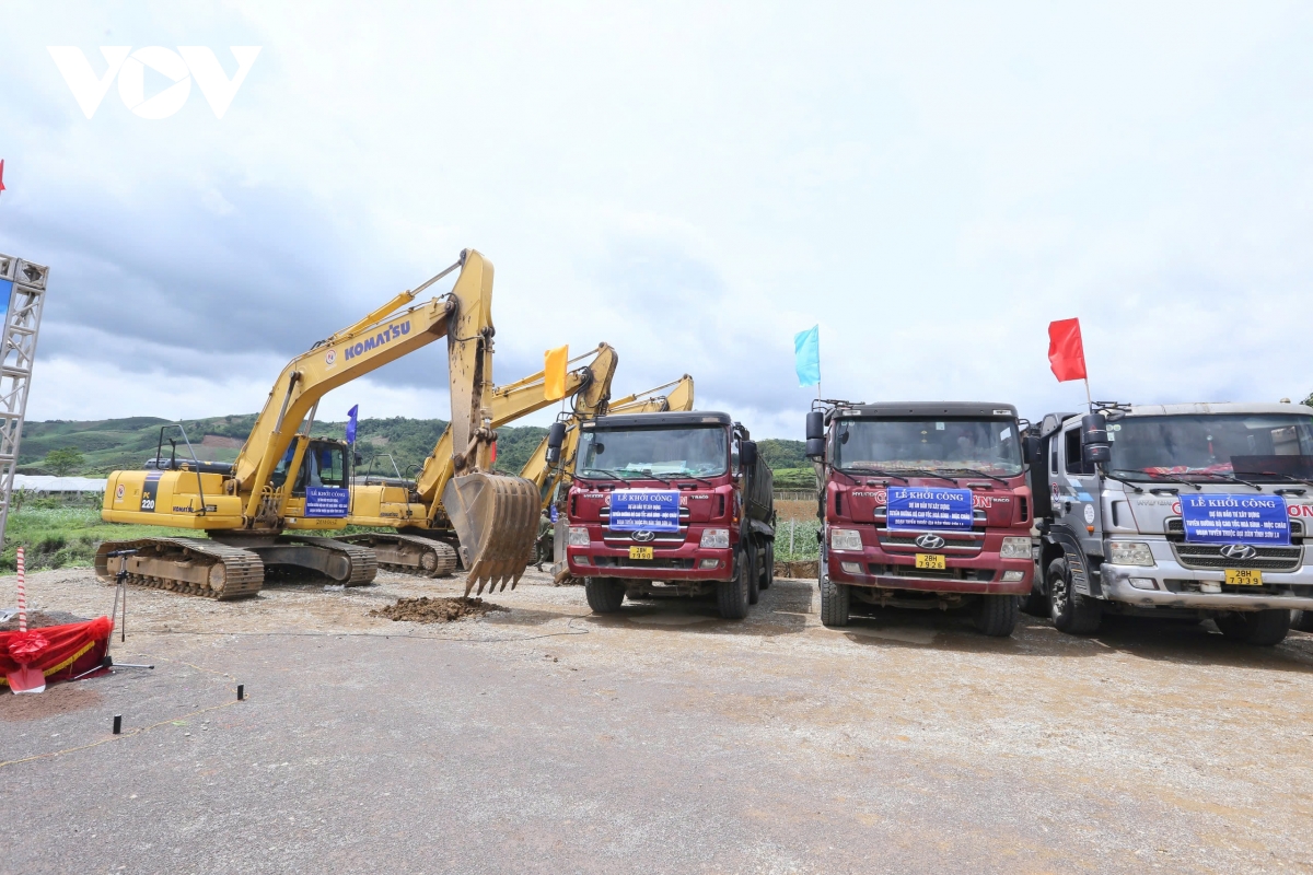 chính thức khởi công cao tốc nối hòa bình với mộc châu sơn la hình ảnh 4 chinh thuc khoi cong cao toc noi hoa binh voi moc chau son la hinh anh 4