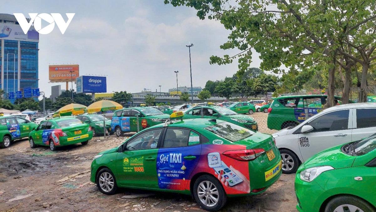 Thu hồi khu đất hơn 3.500m2 từng làm bãi đệm xe taxi cho sân bay Tân Sơn Nhất