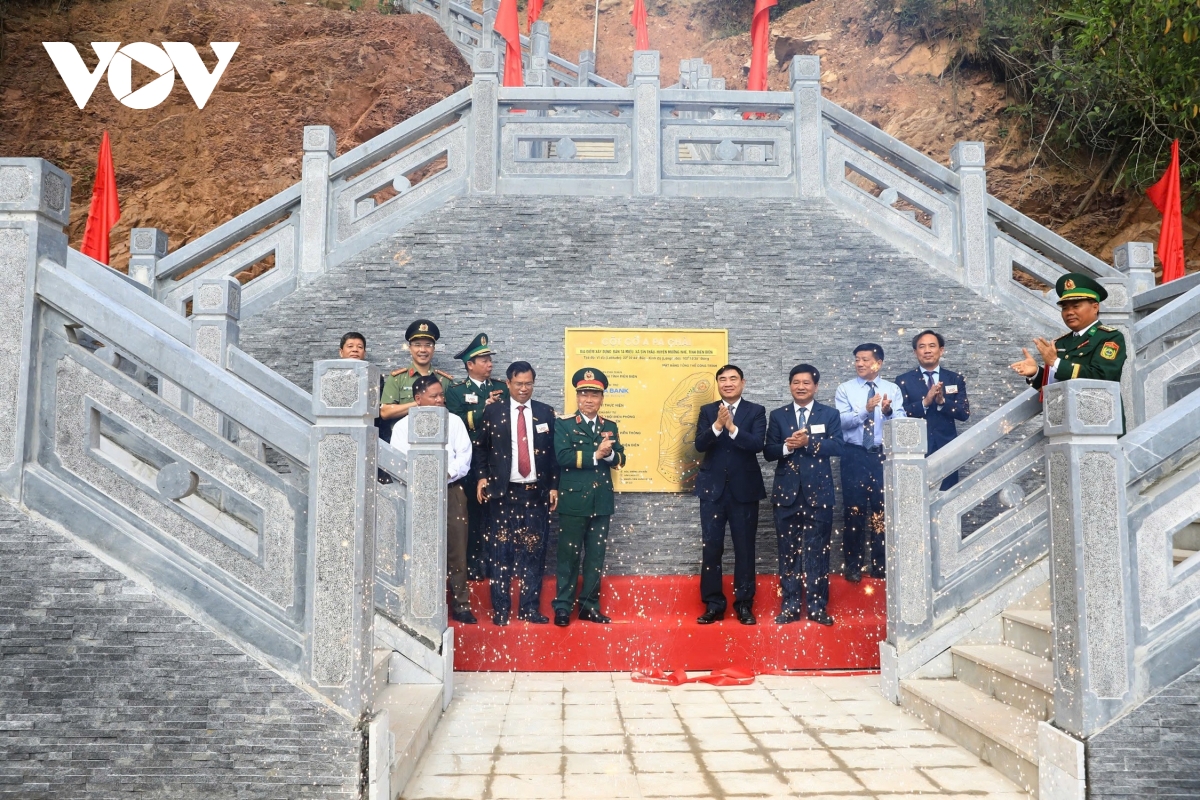 lễ thượng cờ và gắn biển công trình cột cờ a pa chải hình ảnh 3 le thuong co va gan bien cong trinh cot co a pa chai hinh anh 3