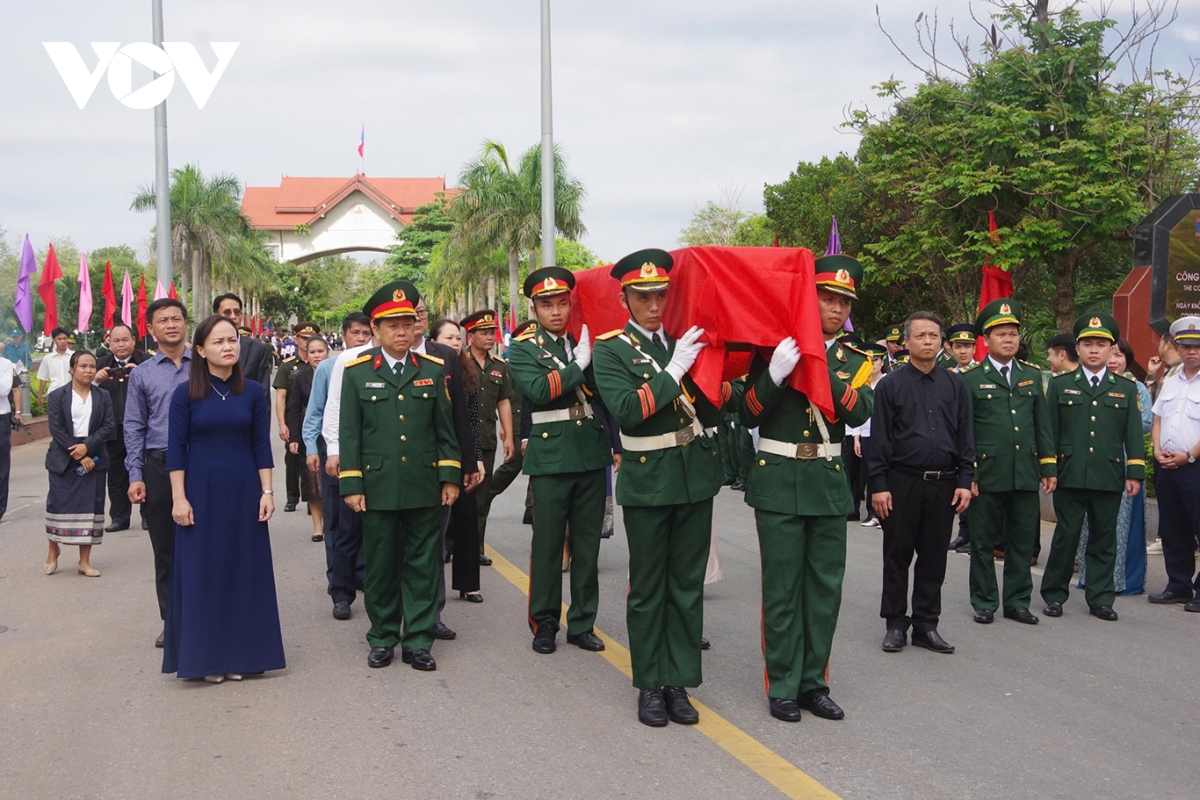 quảng trị đón nhận 12 hài cốt liệt sĩ hy sinh tại lào về nước hình ảnh 1 quang tri don nhan 12 hai cot liet si hy sinh tai lao ve nuoc hinh anh 1