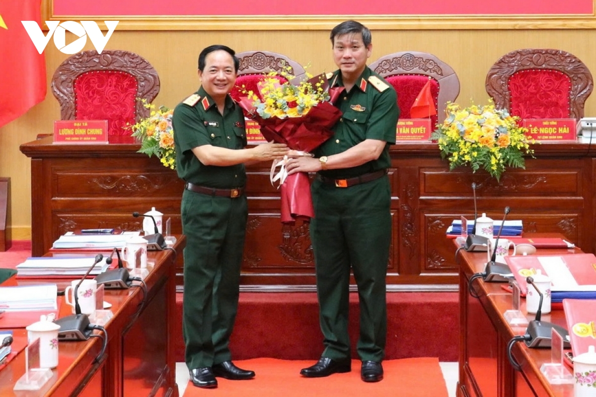 Đại tá lương Đình chung tiếp nhận nhiệm vụ chính ủy quân khu 5 hình ảnh 2 Dai ta luong Dinh chung tiep nhan nhiem vu chinh uy quan khu 5 hinh anh 2