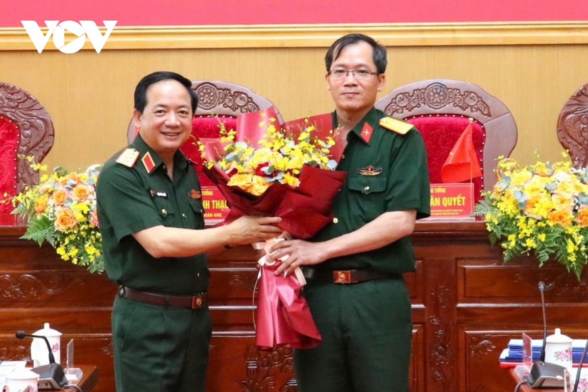 Đại tá lương Đình chung tiếp nhận nhiệm vụ chính ủy quân khu 5 hình ảnh 3 Dai ta luong Dinh chung tiep nhan nhiem vu chinh uy quan khu 5 hinh anh 3