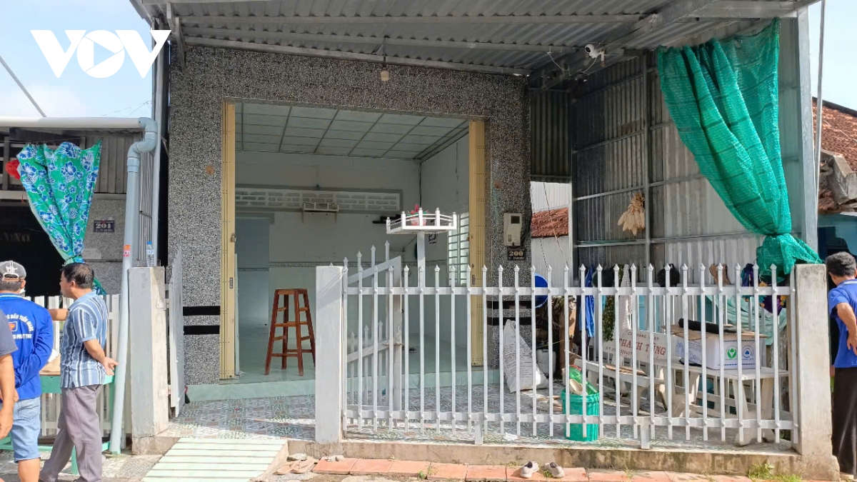 sạt lở nghiêm trọng tại an giang, làm thiệt hại 10 căn nhà của người dân hình ảnh 4 sat lo nghiem trong tai an giang, lam thiet hai 10 can nha cua nguoi dan hinh anh 4