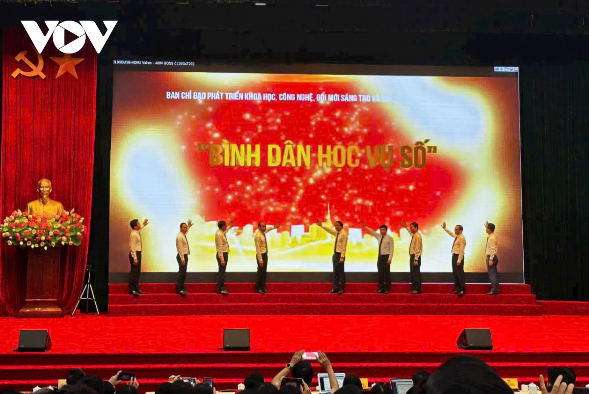 lào cai quyết tâm phổ cập kĩ năng số qua phong trào bình dân học vụ số hình ảnh 1 lao cai quyet tam pho cap ki nang so qua phong trao binh dan hoc vu so hinh anh 1