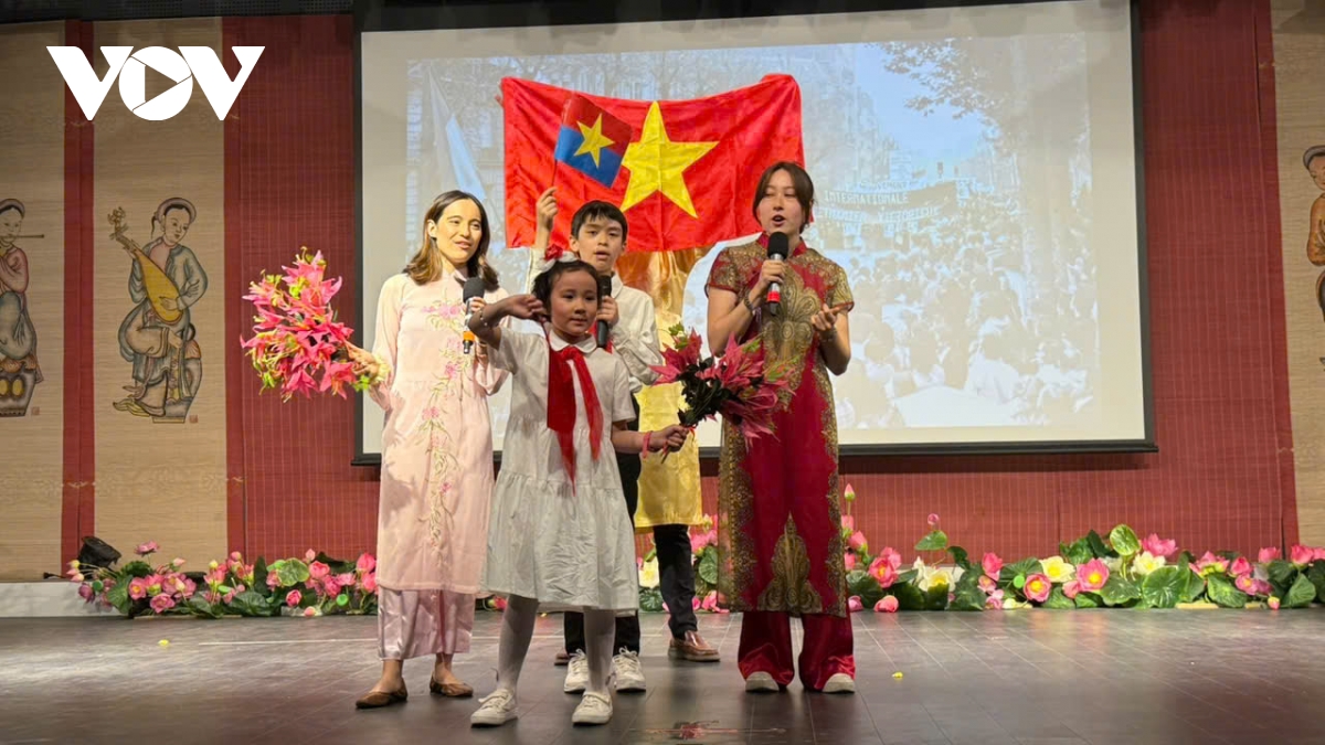hội người việt nam tại pháp tổ chức lễ kỷ niệm 50 năm thống nhất đất nước hình ảnh 3 hoi nguoi viet nam tai phap to chuc le ky niem 50 nam thong nhat dat nuoc hinh anh 3