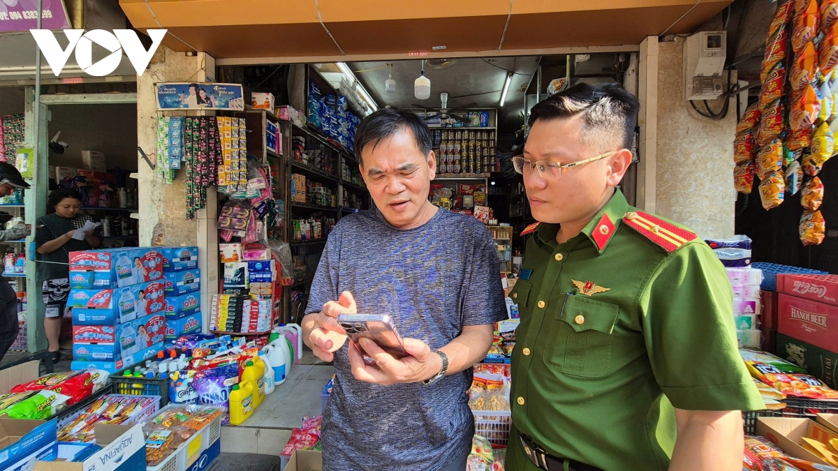 lan dau tien ha noi lay y kien nhan dan ve sua doi hien phap qua ung dung vneid hinh anh 2