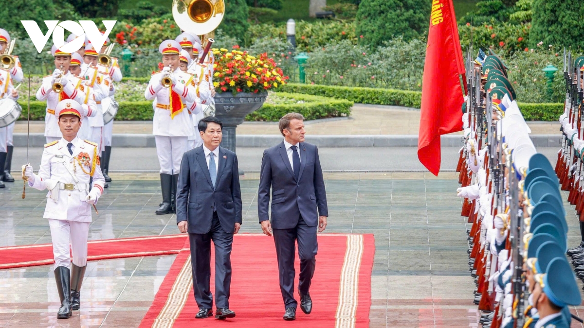 Chủ tịch nước chủ trì lễ đón và hội đàm với Tổng thống Pháp Emmanuel Macron