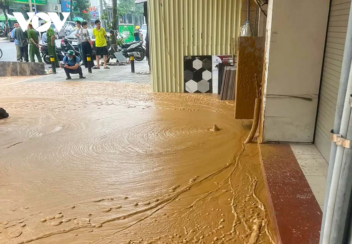lại xảy ra sự cố phun trào bùn ở khu vực thi công ga ngầm metro nhổn - ga hà nội hình ảnh 1 lai xay ra su co phun trao bun o khu vuc thi cong ga ngam metro nhon - ga ha noi hinh anh 1