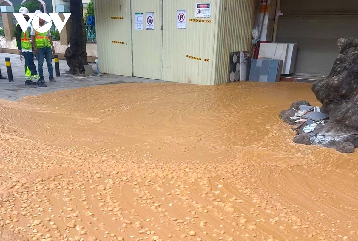 lại xảy ra sự cố phun trào bùn ở khu vực thi công ga ngầm metro nhổn - ga hà nội hình ảnh 3 lai xay ra su co phun trao bun o khu vuc thi cong ga ngam metro nhon - ga ha noi hinh anh 3