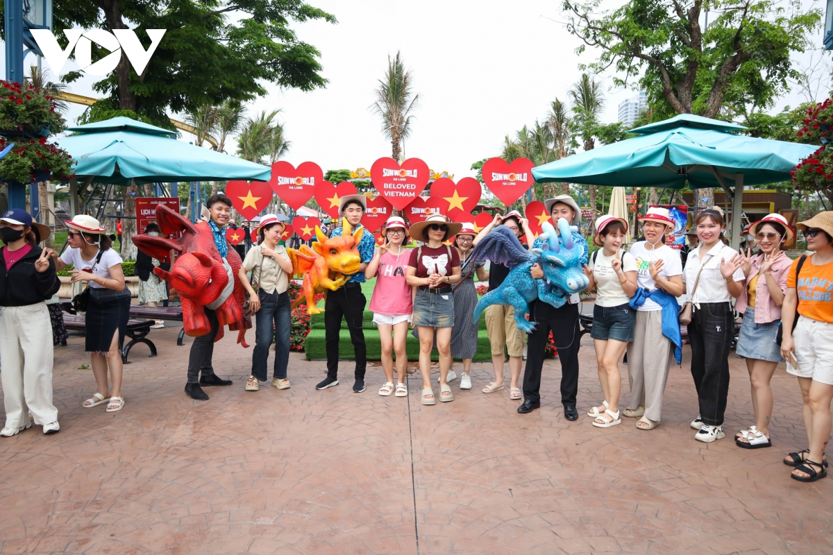 Du lịch Quảng Ninh nhộn nhịp trong kỳ nghỉ lễ