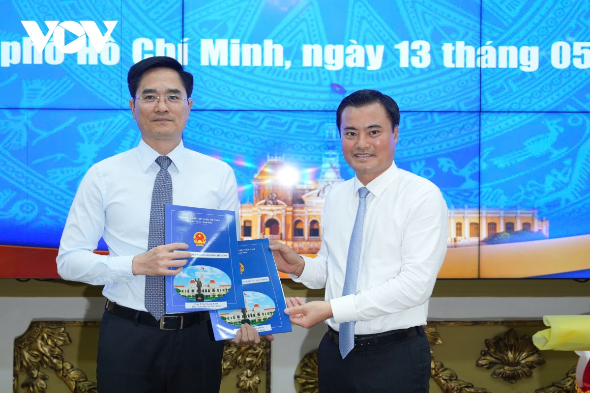 trao quyết định cho quyền giám đốc và 10 phó giám đốc sở xây dựng tp.hcm hình ảnh 1 trao quyet dinh cho quyen giam doc va 10 pho giam doc so xay dung tp.hcm hinh anh 1