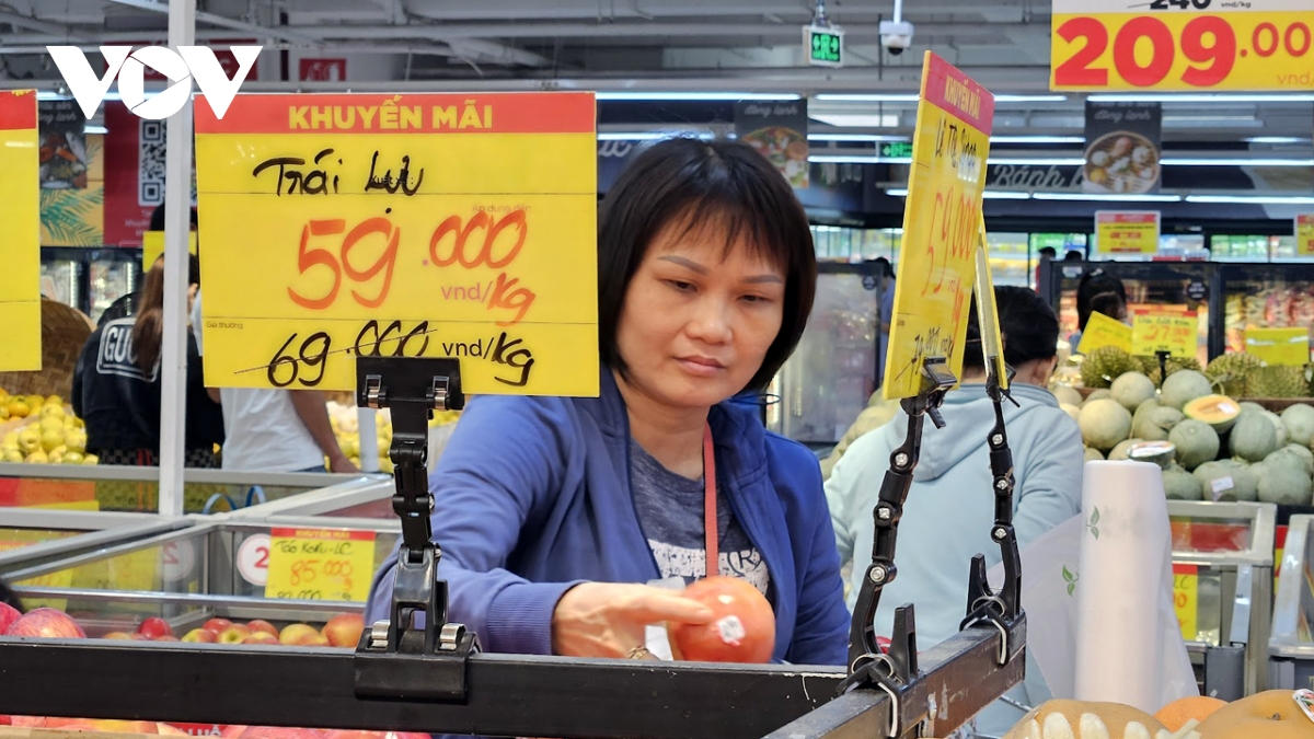 mua sắm rộn ràng, săn sale sôi động ngày nghỉ lễ 1 5 hình ảnh 2 mua sam ron rang, san sale soi dong ngay nghi le 1 5 hinh anh 2