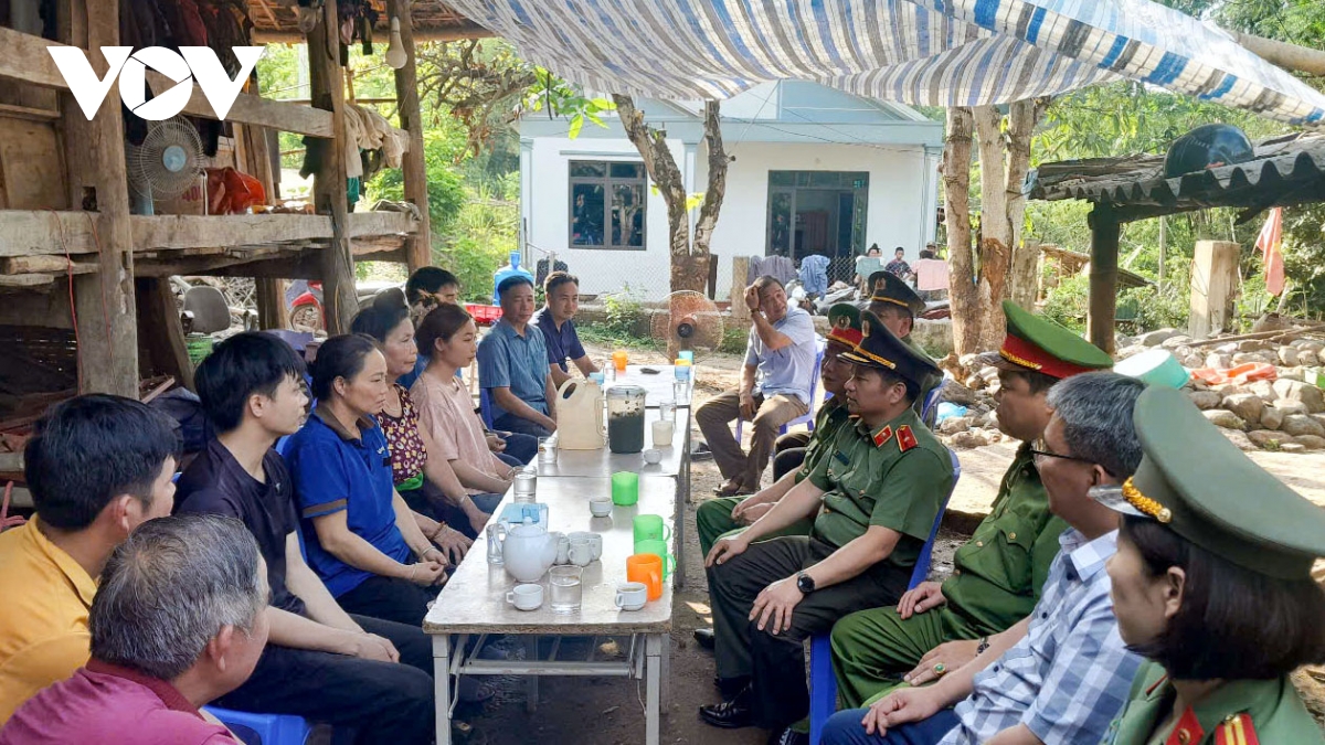Công an tỉnh Sơn La thăm hỏi gia đình Tổ trưởng bảo vệ hy sinh khi làm nhiệm vụ