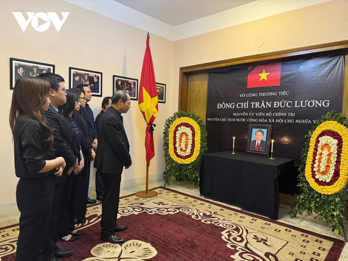 25 đoàn đến viếng nguyên chủ tịch nước trần Đức lương tại bangladesh hình ảnh 3 25 doan den vieng nguyen chu tich nuoc tran Duc luong tai bangladesh hinh anh 3