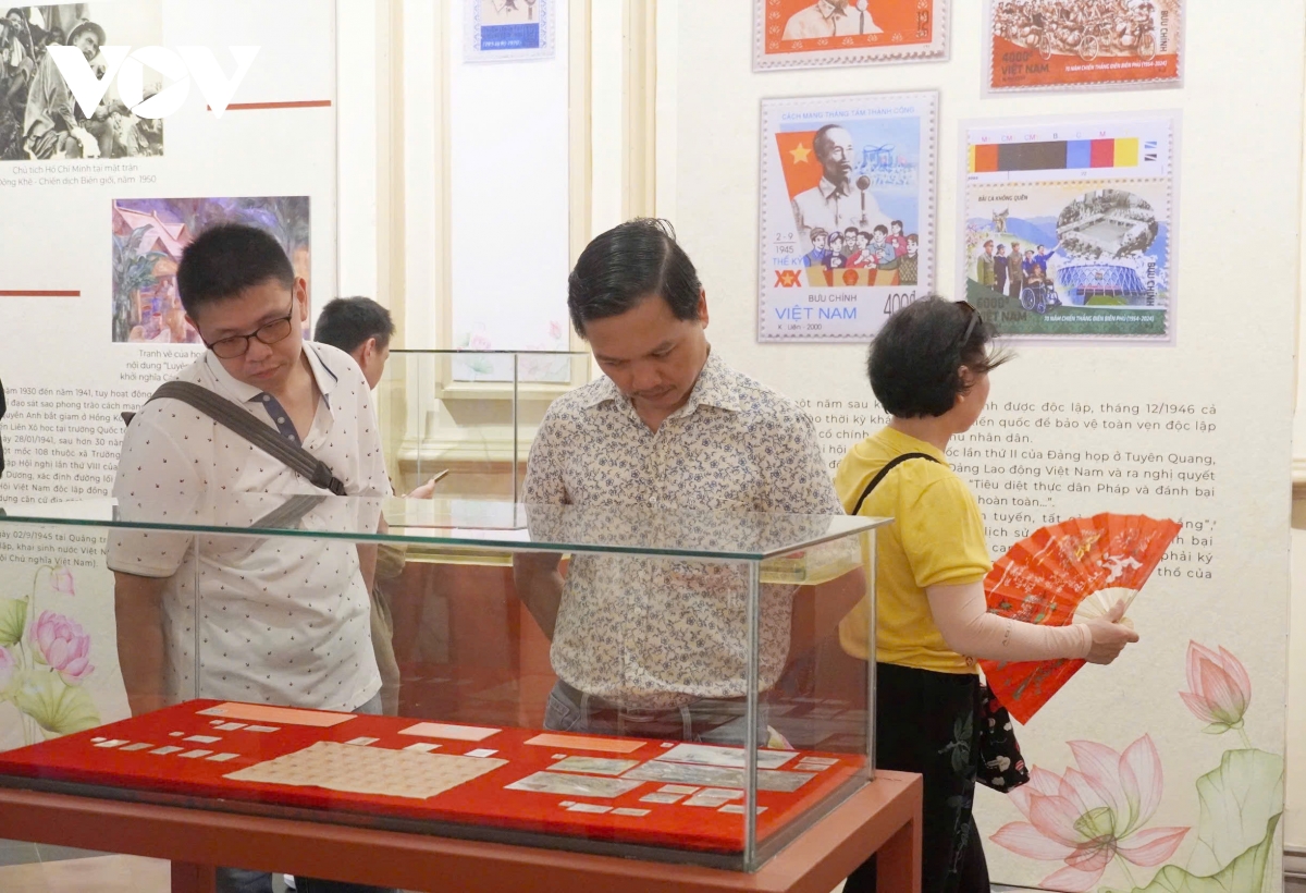 trưng bày tem, bưu ảnh về chủ tịch hồ chí minh hình ảnh 6 trung bay tem, buu anh ve chu tich ho chi minh hinh anh 6