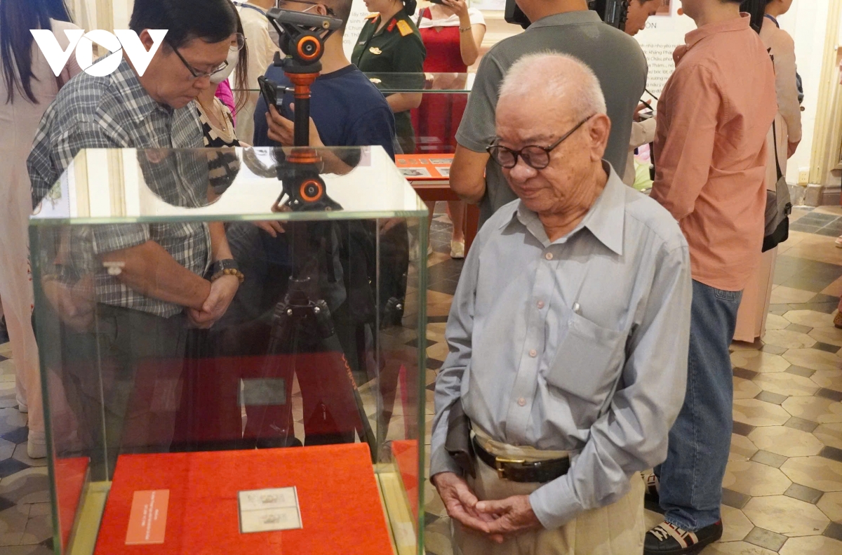 trưng bày tem, bưu ảnh về chủ tịch hồ chí minh hình ảnh 2 trung bay tem, buu anh ve chu tich ho chi minh hinh anh 2