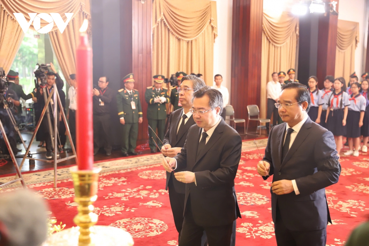 lễ viếng nguyên chủ tịch nước trần Đức lương tại thành phố hồ chí minh hình ảnh 8 le vieng nguyen chu tich nuoc tran Duc luong tai thanh pho ho chi minh hinh anh 8
