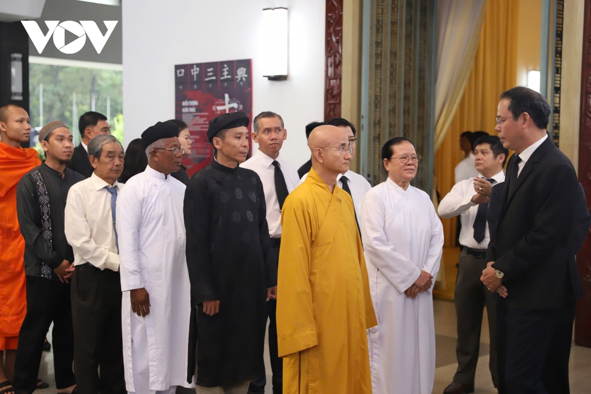 lễ viếng nguyên chủ tịch nước trần Đức lương tại thành phố hồ chí minh hình ảnh 3 le vieng nguyen chu tich nuoc tran Duc luong tai thanh pho ho chi minh hinh anh 3