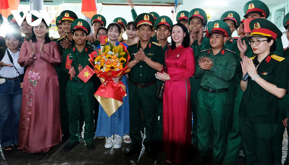 Đà nẵng đón hơn 500 cán bộ, chiến sĩ hoàn thành diễu binh, diễu hành trở về hình ảnh 5 Da nang don hon 500 can bo, chien si hoan thanh dieu binh, dieu hanh tro ve hinh anh 5