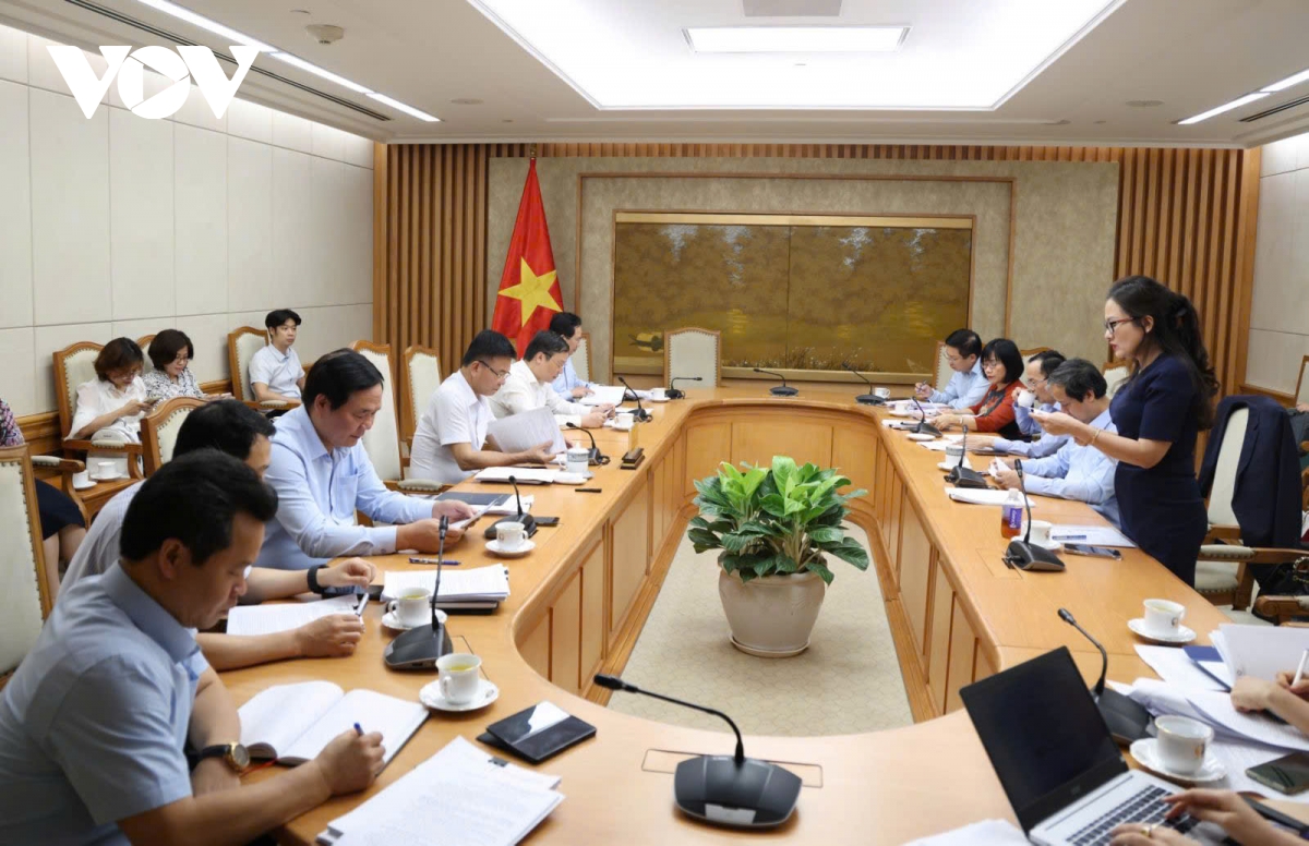 phó thủ tướng lê thành long chủ trì họp về phân cấp, phân quyền lĩnh vực giáo dục hình ảnh 1 pho thu tuong le thanh long chu tri hop ve phan cap, phan quyen linh vuc giao duc hinh anh 1