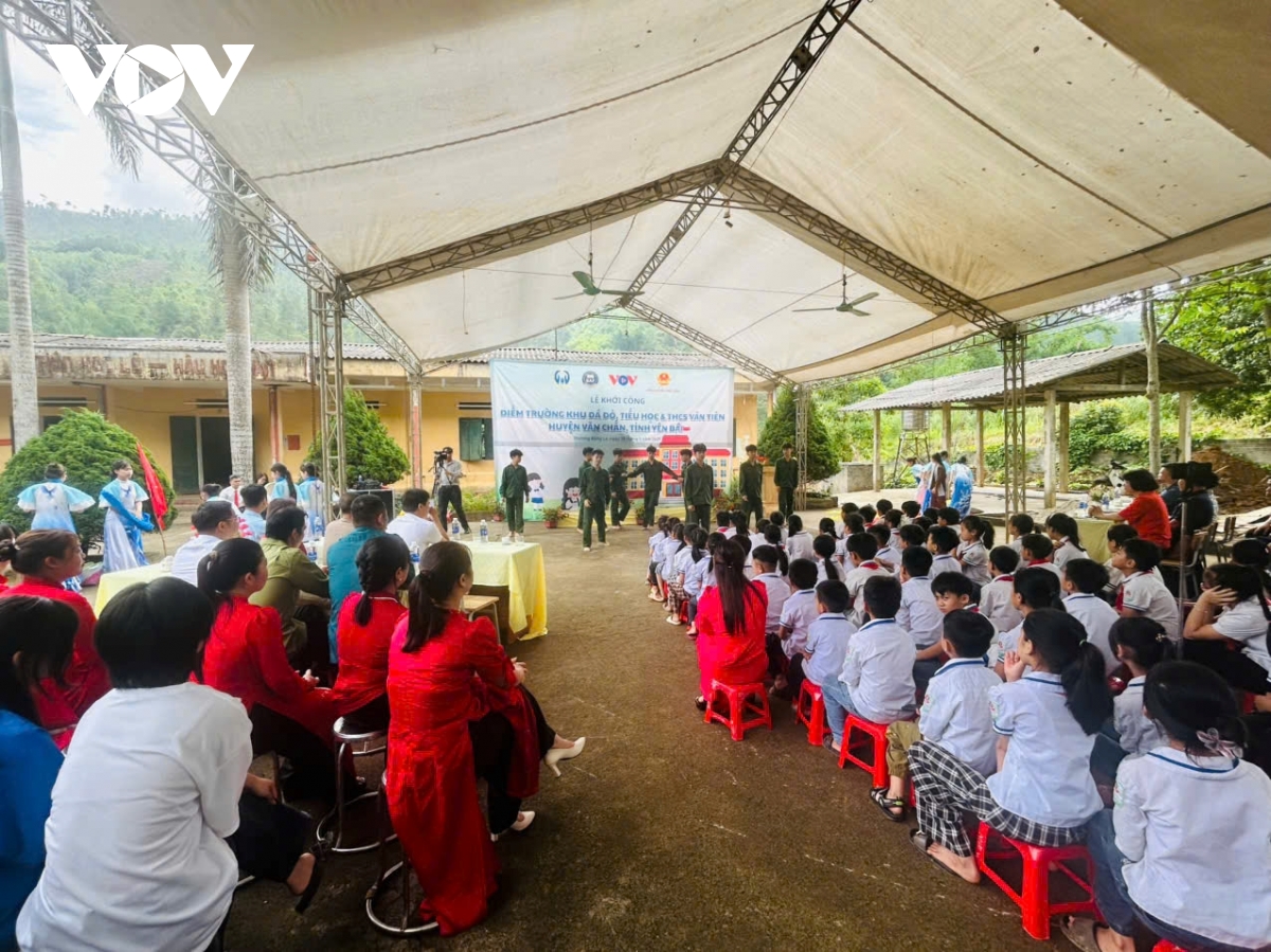 khởi công điểm trường Đá Đỏ - viên gạch đầu tiên trong đề án tuổi trẻ và tương lai hình ảnh 2 khoi cong diem truong Da Do - vien gach dau tien trong de an tuoi tre va tuong lai hinh anh 2