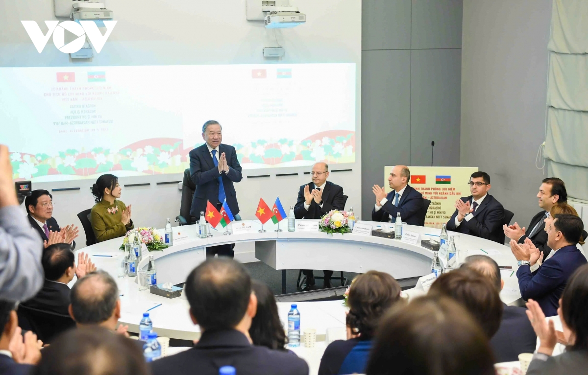 khanh thanh phong luu niem chu tich ho chi minh voi nganh dau khi tai azebaijan hinh anh 3