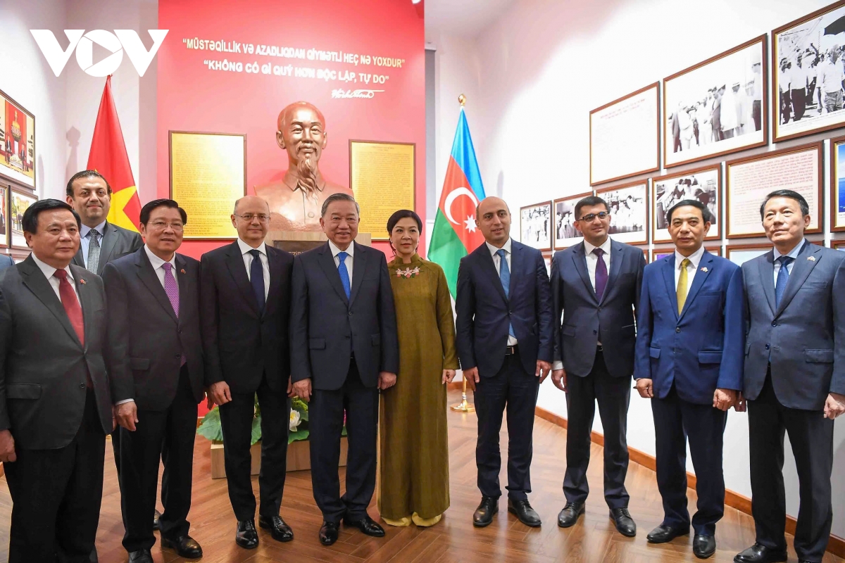 khanh thanh phong luu niem chu tich ho chi minh voi nganh dau khi tai azebaijan hinh anh 1
