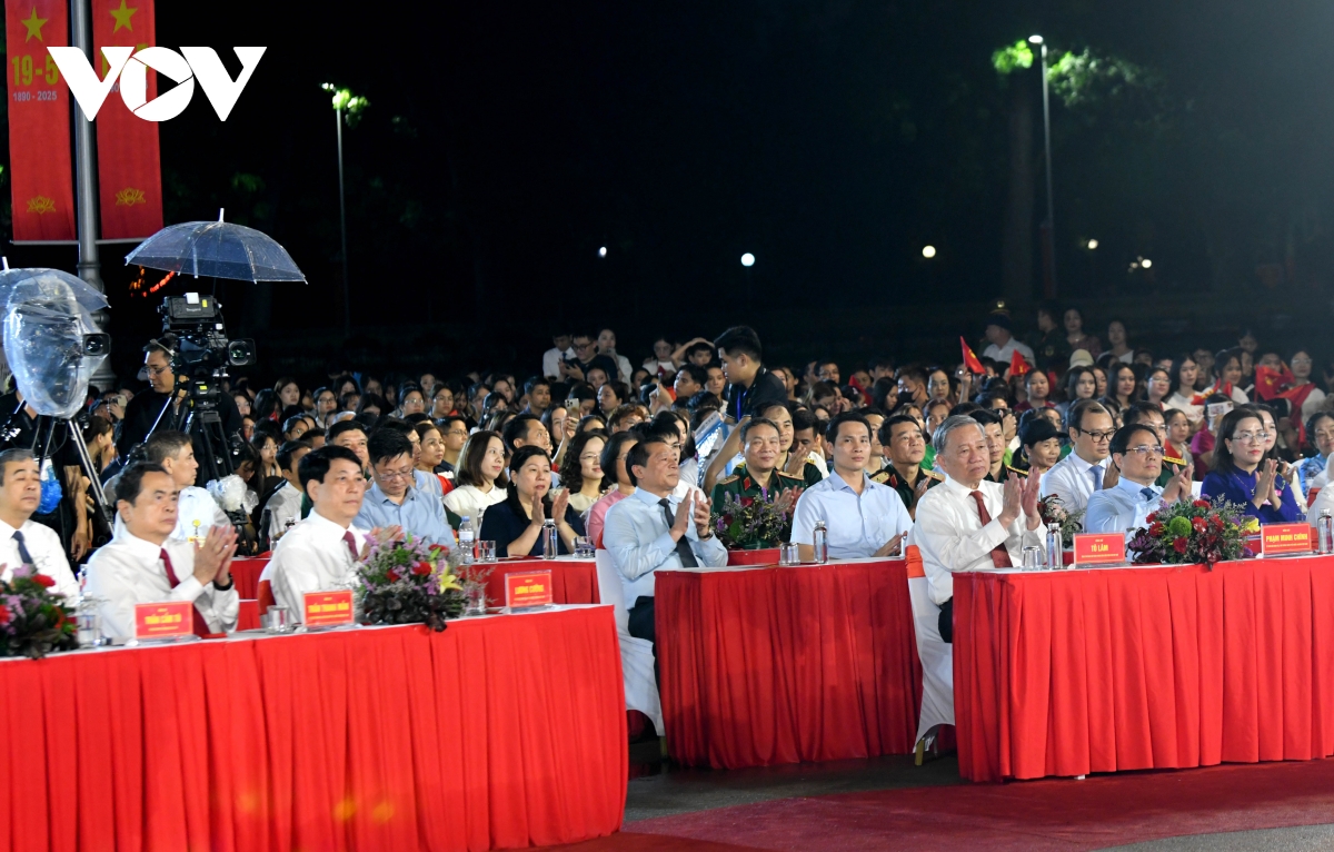 tổng bí thư tô lâm dự chương trình nghệ thuật kỷ niệm 135 năm ngày sinh bác hồ hình ảnh 1 tong bi thu to lam du chuong trinh nghe thuat ky niem 135 nam ngay sinh bac ho hinh anh 1