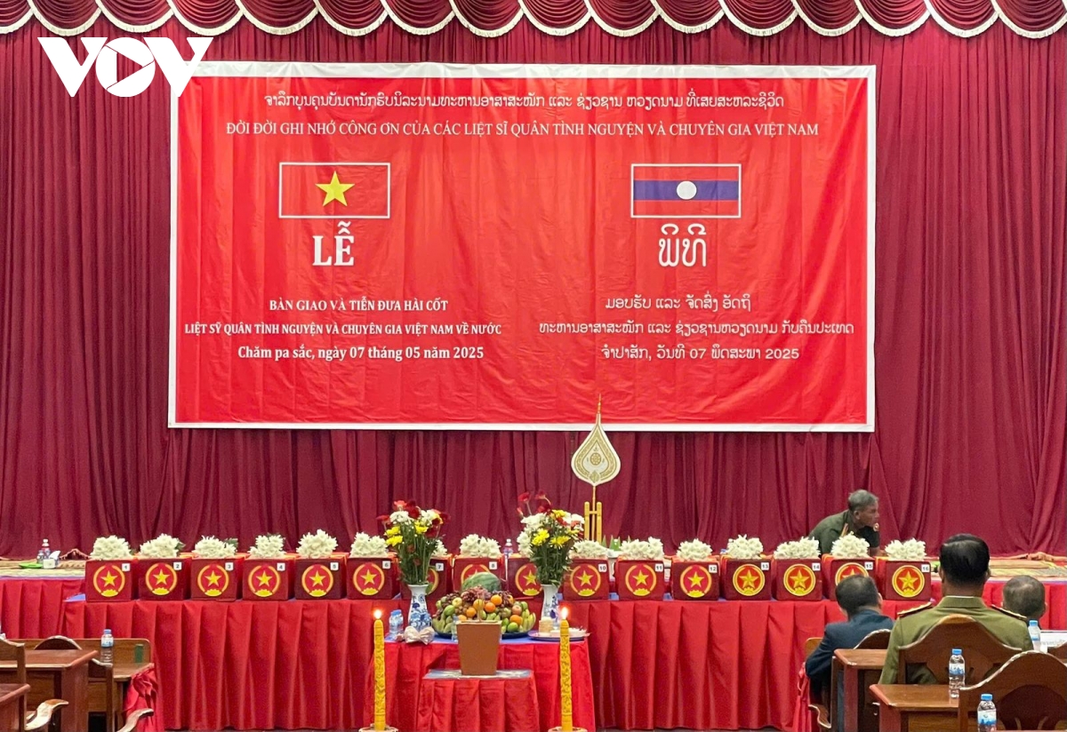 Đưa 16 hài cốt liệt sỹ việt nam hy sinh tại lào về với đất mẹ hình ảnh 2 Dua 16 hai cot liet sy viet nam hy sinh tai lao ve voi dat me hinh anh 2