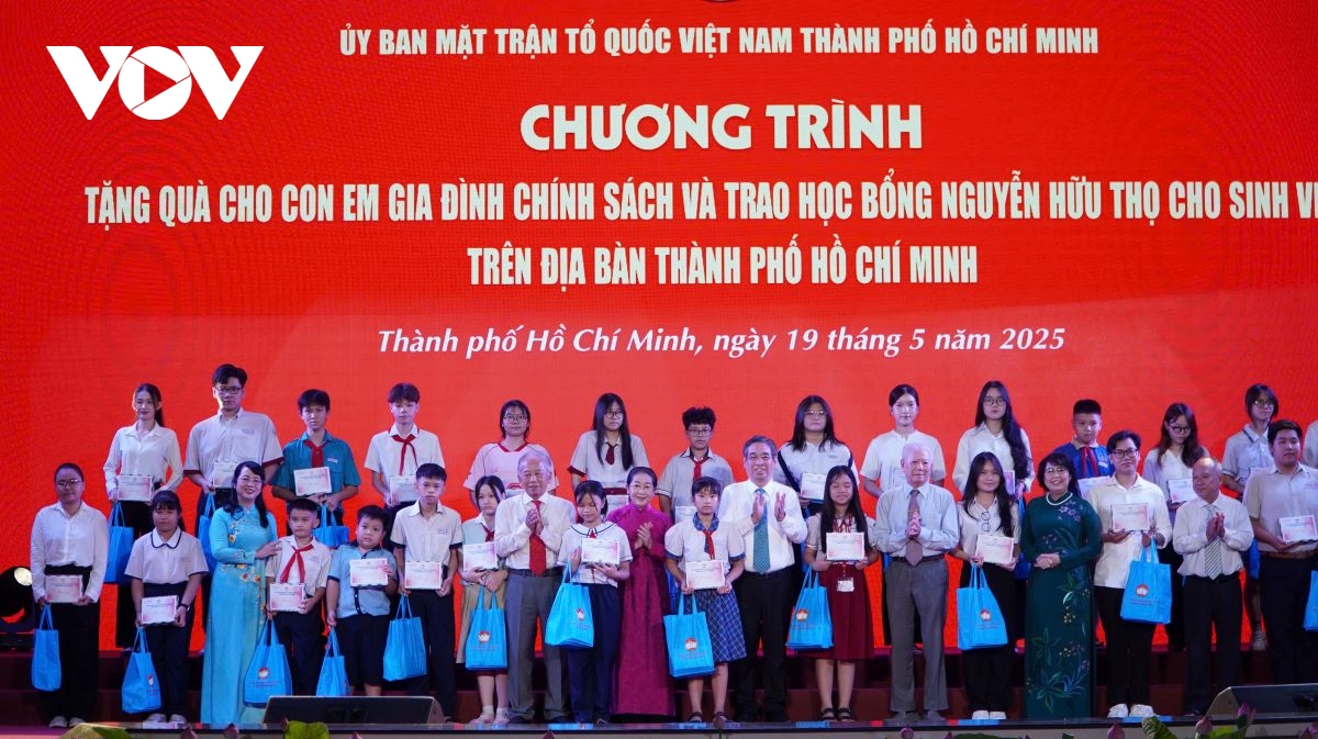 Ủy ban mặt trận tổ quốc tp.hcm được phong tặng anh hùng lao động hình ảnh 4 Uy ban mat tran to quoc tp.hcm duoc phong tang anh hung lao dong hinh anh 4
