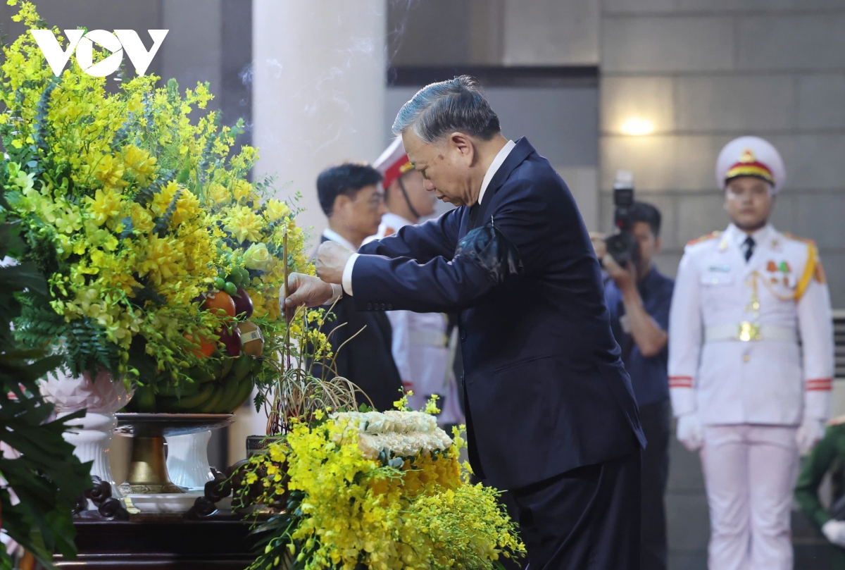 cử hành trọng thể lễ viếng nguyên chủ tịch nước trần Đức lương hình ảnh 29 cu hanh trong the le vieng nguyen chu tich nuoc tran Duc luong hinh anh 29