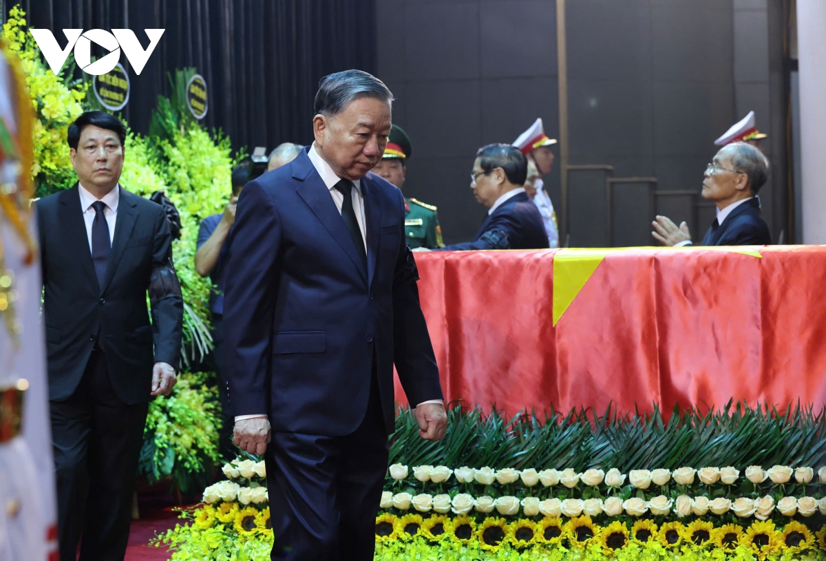 cử hành trọng thể lễ viếng nguyên chủ tịch nước trần Đức lương hình ảnh 31 cu hanh trong the le vieng nguyen chu tich nuoc tran Duc luong hinh anh 31