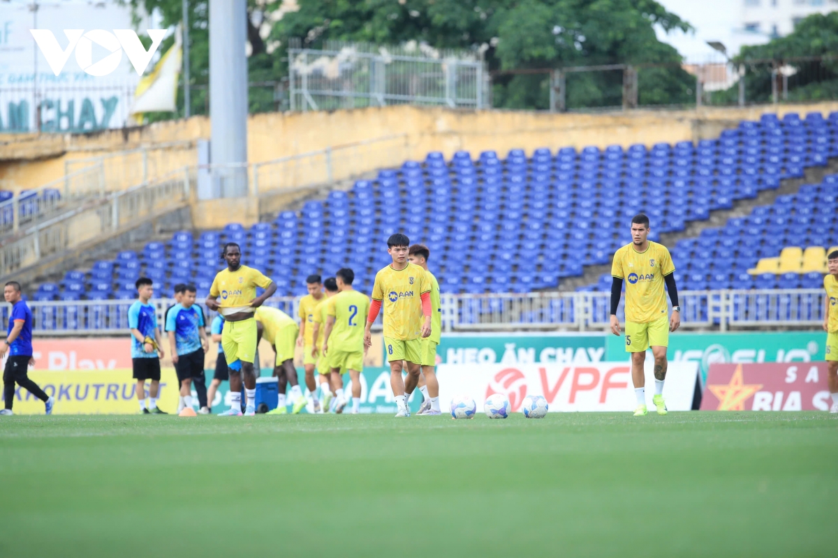 ha noi fc thang nhoc slna, thu mon bui tien dung ghi ban giup Da nang thang tran hinh anh 12
