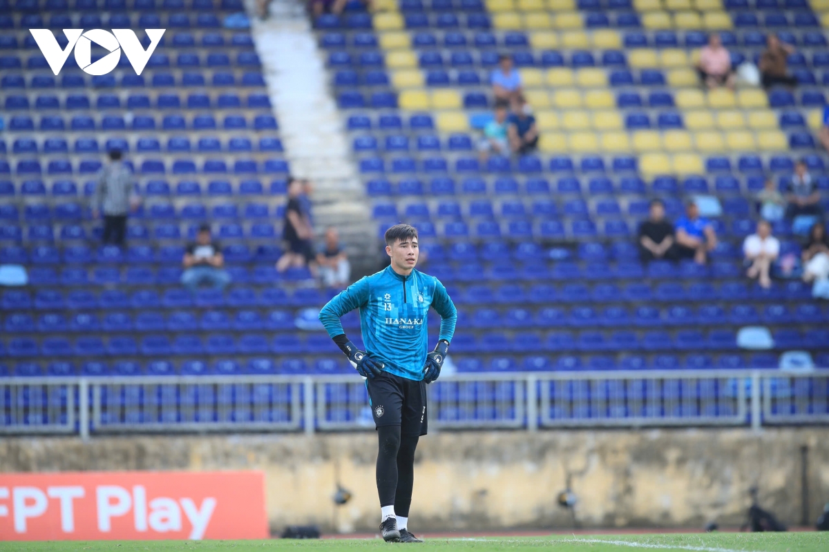 ha noi fc thang nhoc slna, thu mon bui tien dung ghi ban giup Da nang thang tran hinh anh 24