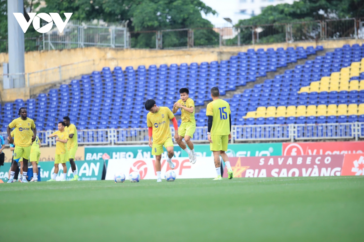 ha noi fc thang nhoc slna, thu mon bui tien dung ghi ban giup Da nang thang tran hinh anh 14