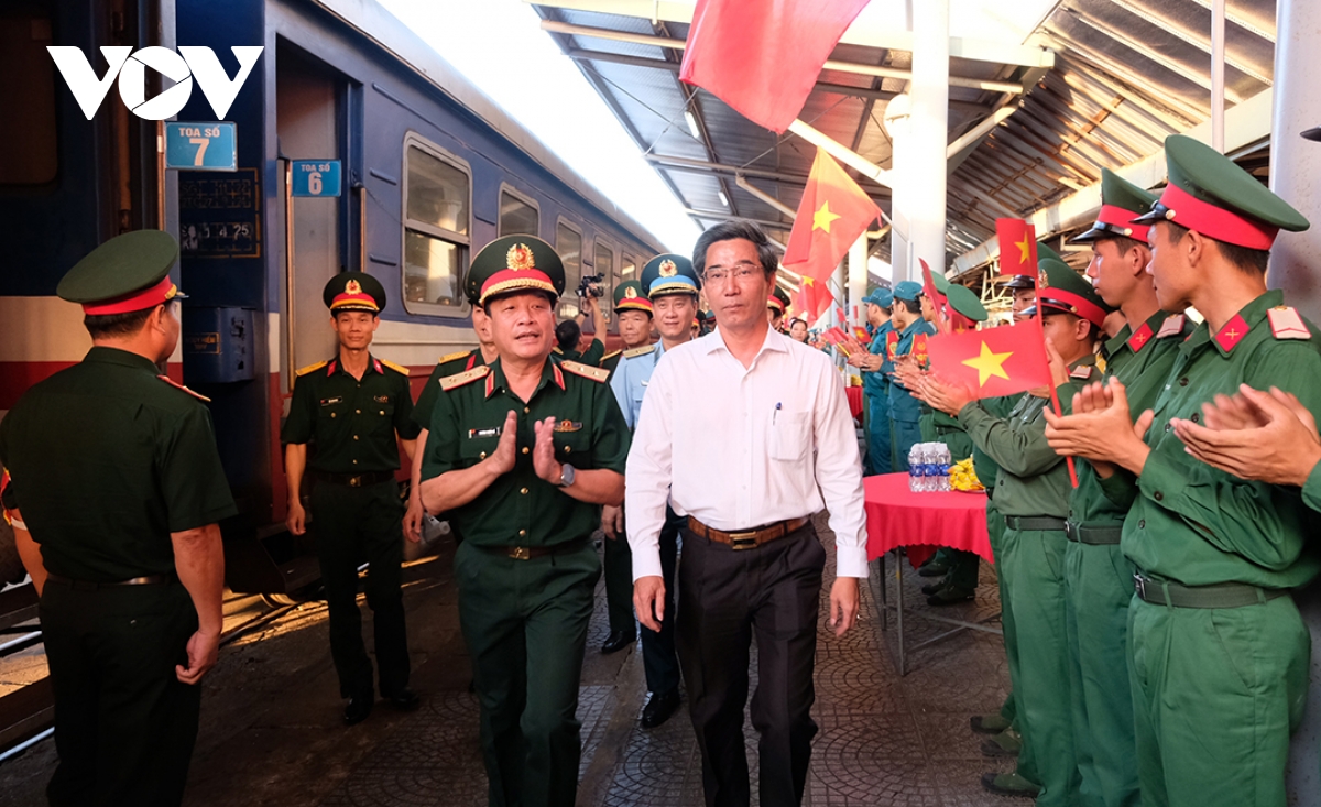 Đón các lực lượng hoàn thanh nhiệm vụ diễu binh, diễu hành tại ga Đà nẵng hình ảnh 10 Don cac luc luong hoan thanh nhiem vu dieu binh, dieu hanh tai ga Da nang hinh anh 10
