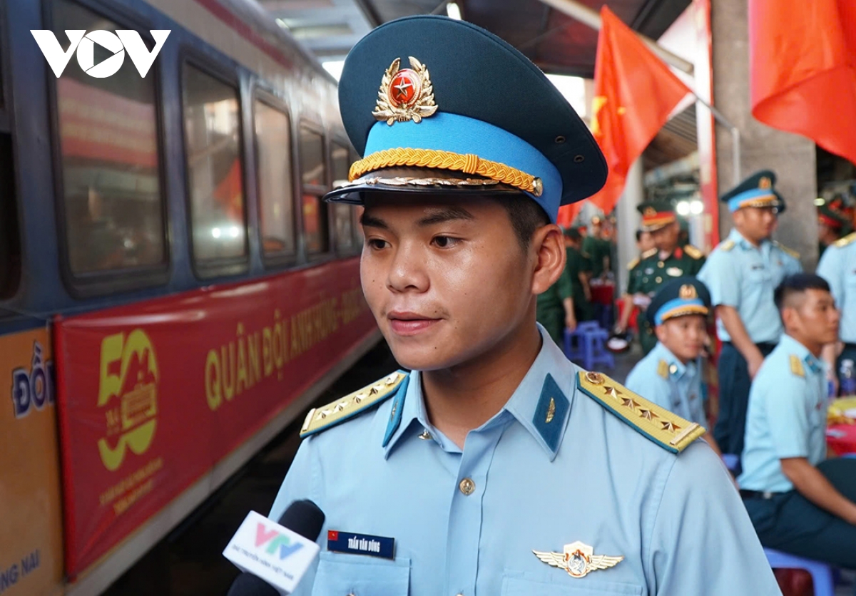 Đón các lực lượng hoàn thanh nhiệm vụ diễu binh, diễu hành tại ga Đà nẵng hình ảnh 4 Don cac luc luong hoan thanh nhiem vu dieu binh, dieu hanh tai ga Da nang hinh anh 4