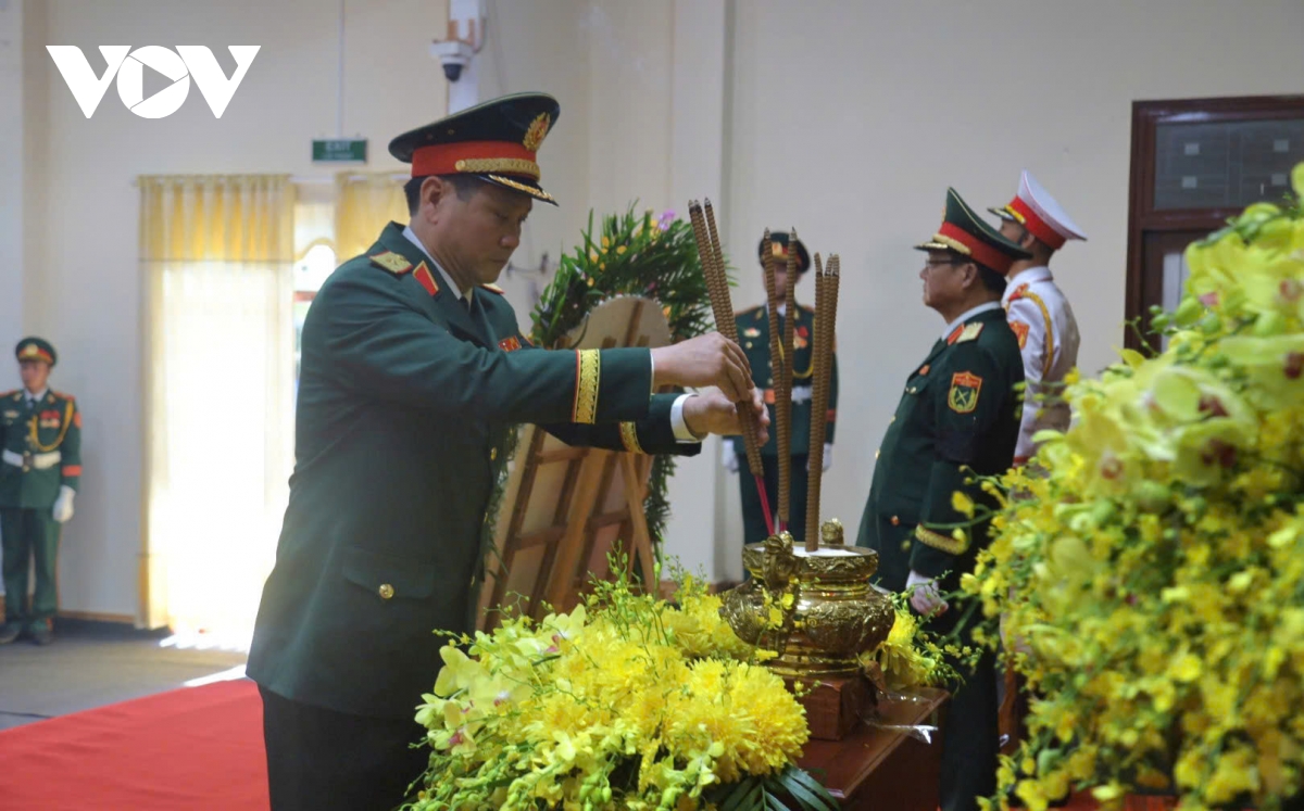 cử hành trọng thể lễ viếng nguyên chủ tịch nước trần Đức lương hình ảnh 78 cu hanh trong the le vieng nguyen chu tich nuoc tran Duc luong hinh anh 78
