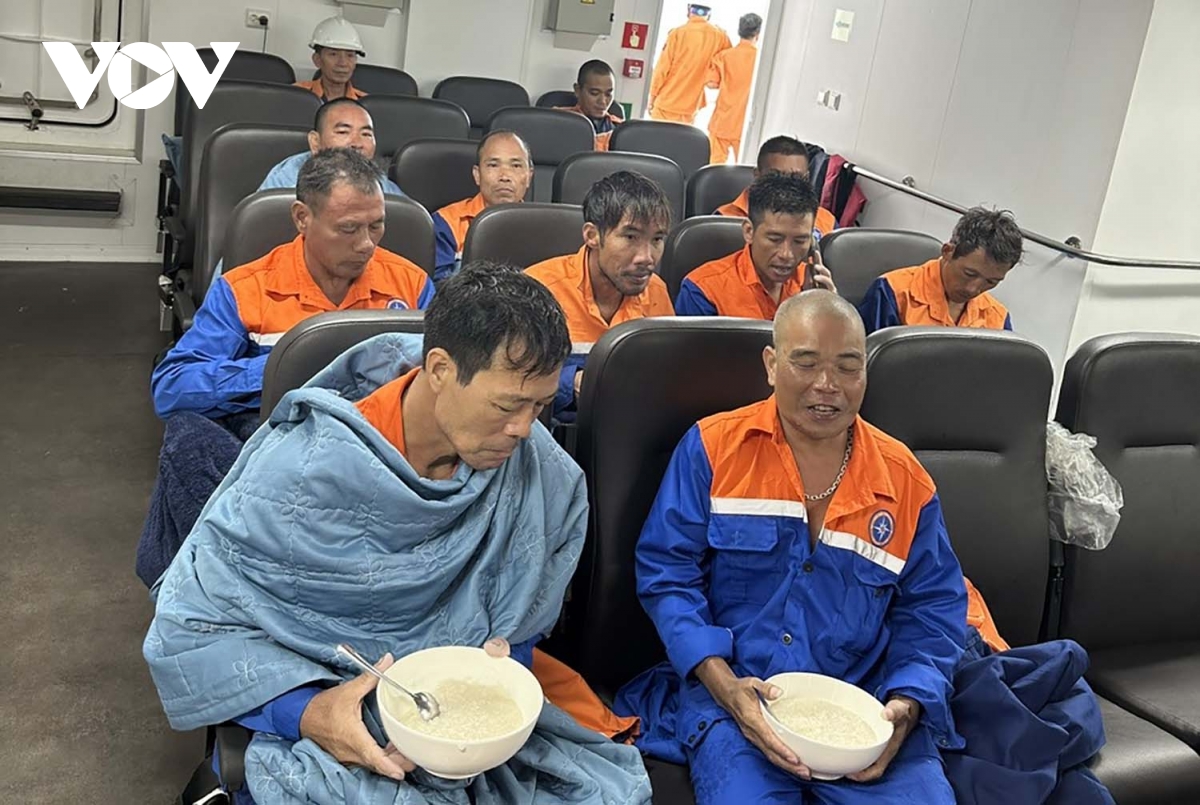 sức khỏe toàn bộ các thuyền viên tàu chở than bị chìm trên biển hà tĩnh ổn định hình ảnh 3 suc khoe toan bo cac thuyen vien tau cho than bi chim tren bien ha tinh on dinh hinh anh 3