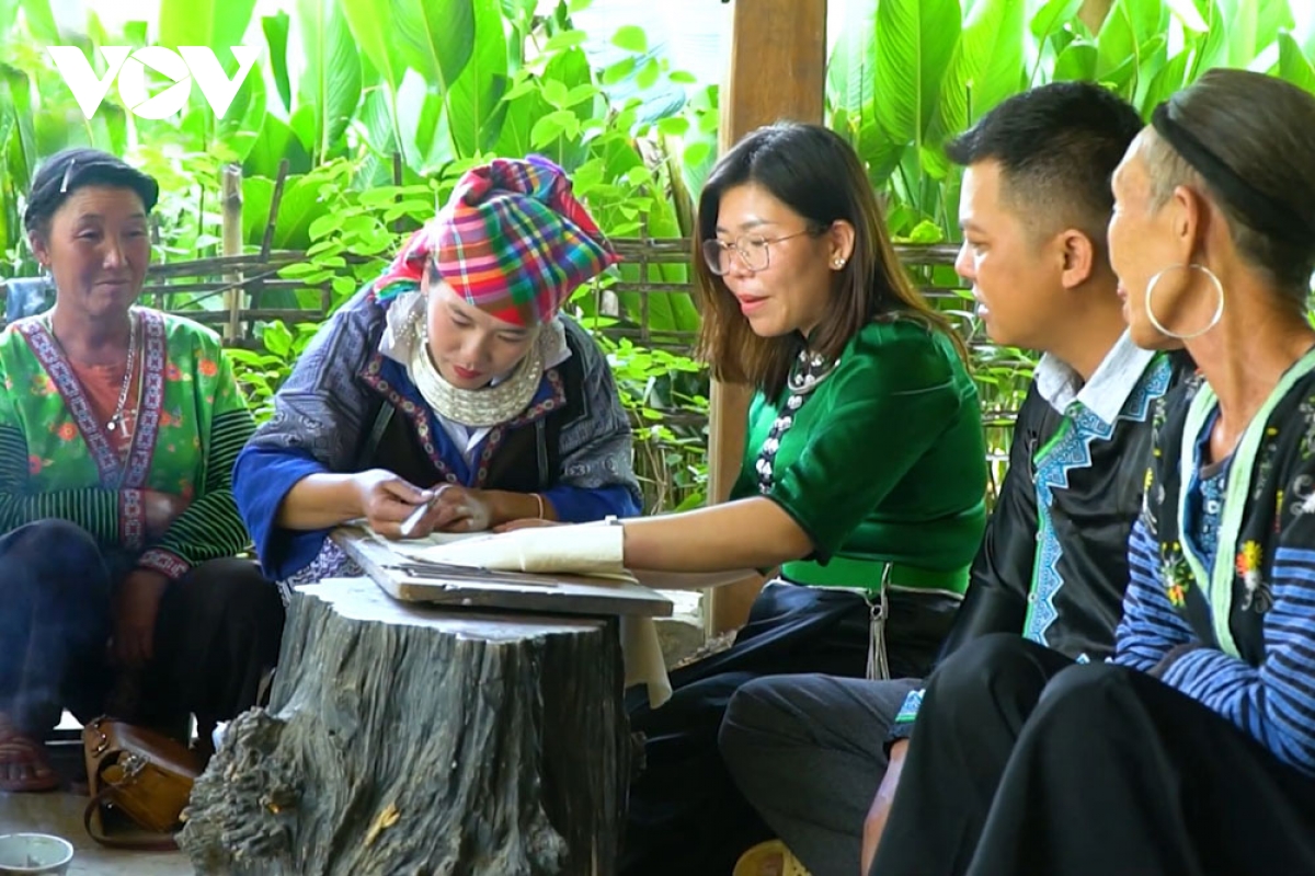 ve sap ong tren vai - trai nghiem thu hut khach du lich o lai chau hinh anh 1 ve sap ong tren vai - trai nghiem thu hut khach du lich o lai chau hinh anh 1