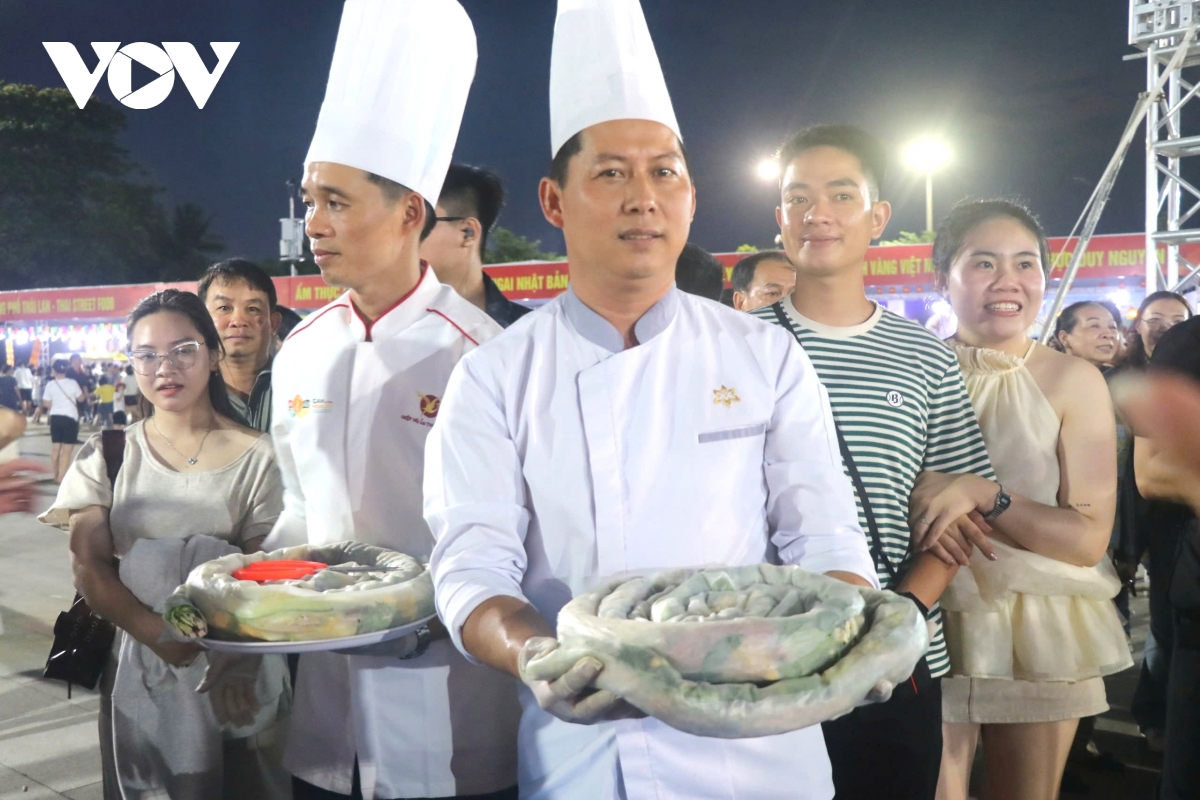 du lịch biển bình Định hút khách dịp nghỉ lễ hình ảnh 2 du lich bien binh Dinh hut khach dip nghi le hinh anh 2