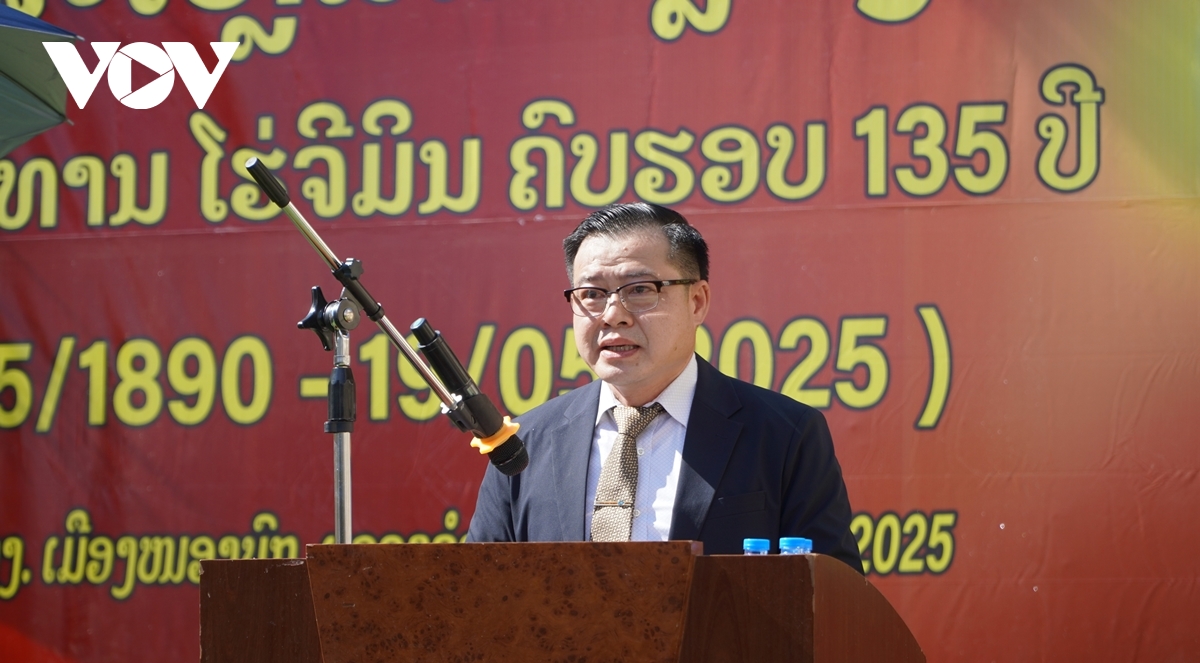 cộng đồng người việt tại lào dâng hương tưởng niệm chủ tịch hồ chí minh hình ảnh 4 cong dong nguoi viet tai lao dang huong tuong niem chu tich ho chi minh hinh anh 4