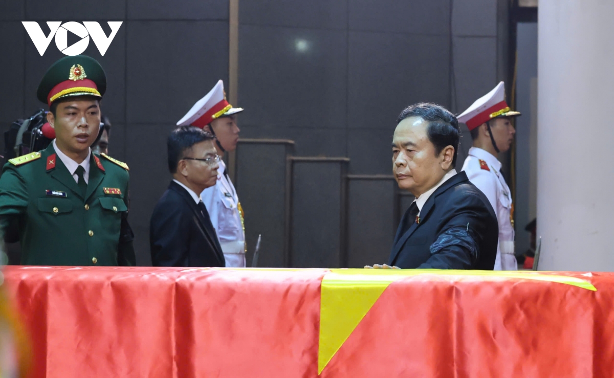 cử hành trọng thể lễ viếng nguyên chủ tịch nước trần Đức lương hình ảnh 49 cu hanh trong the le vieng nguyen chu tich nuoc tran Duc luong hinh anh 49