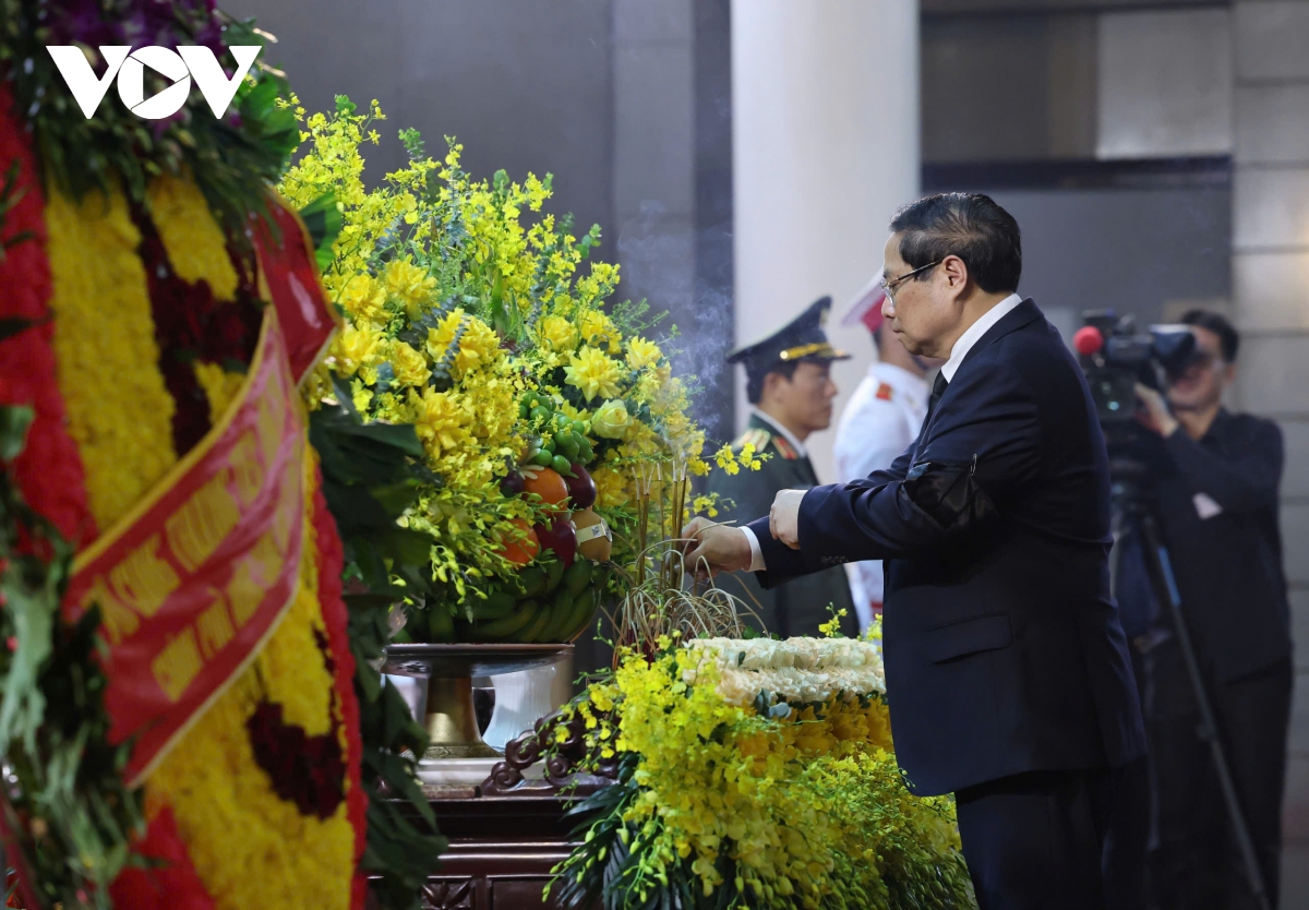 cử hành trọng thể lễ viếng nguyên chủ tịch nước trần Đức lương hình ảnh 45 cu hanh trong the le vieng nguyen chu tich nuoc tran Duc luong hinh anh 45